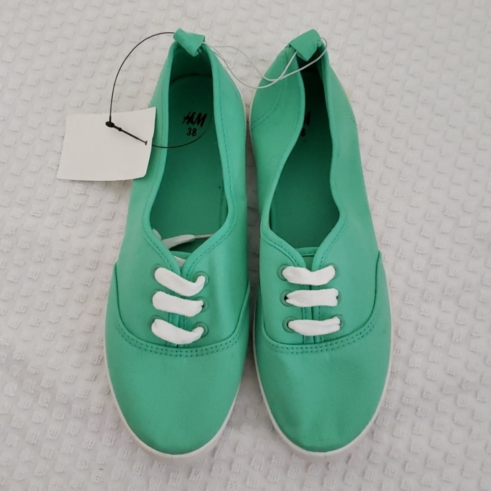*Last Chance* NWT H&M Mint green sneakers